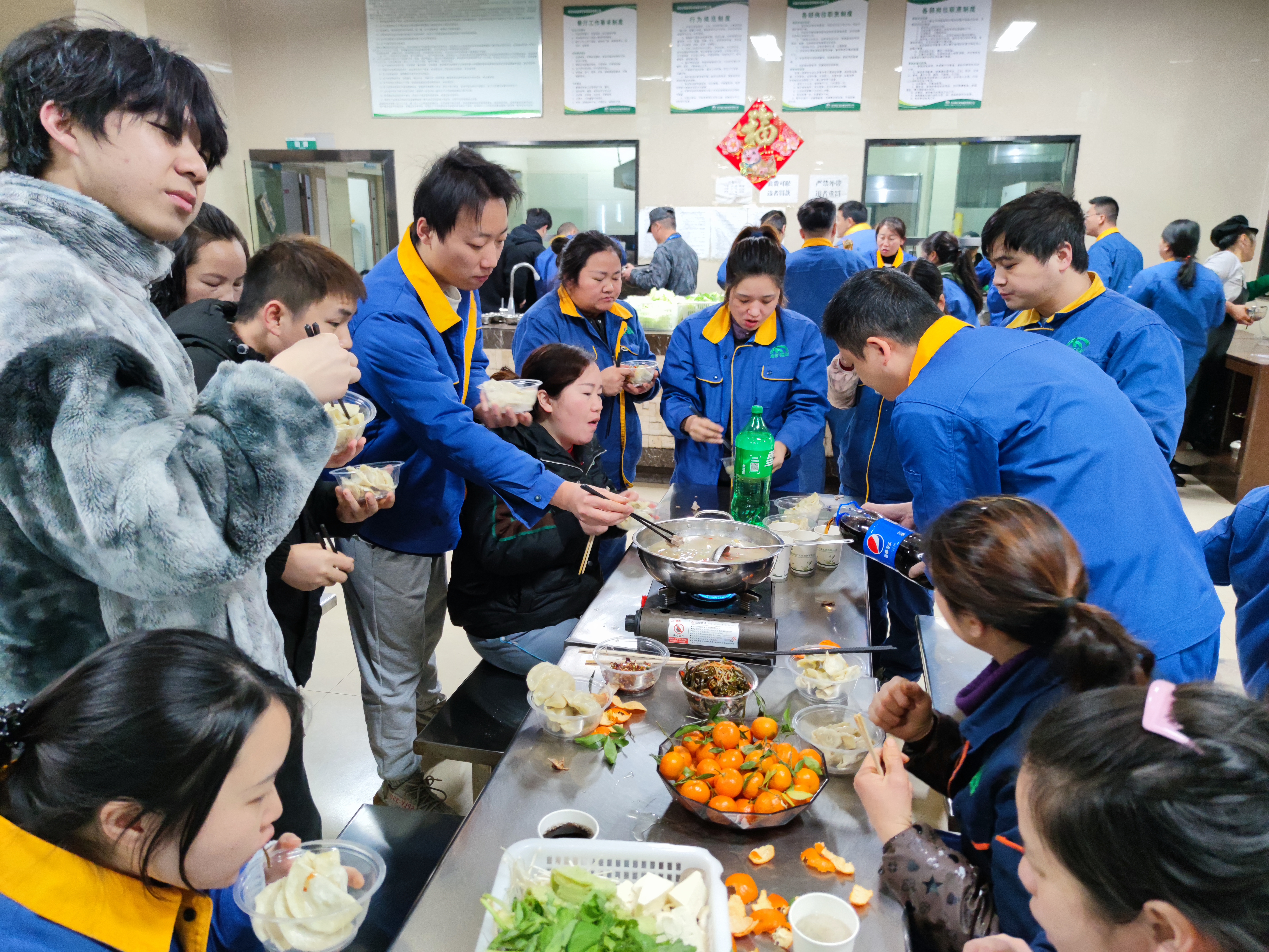 過冬至  人心暖——能礦錳業工會開展“包餃子、吃羊肉”民俗活動