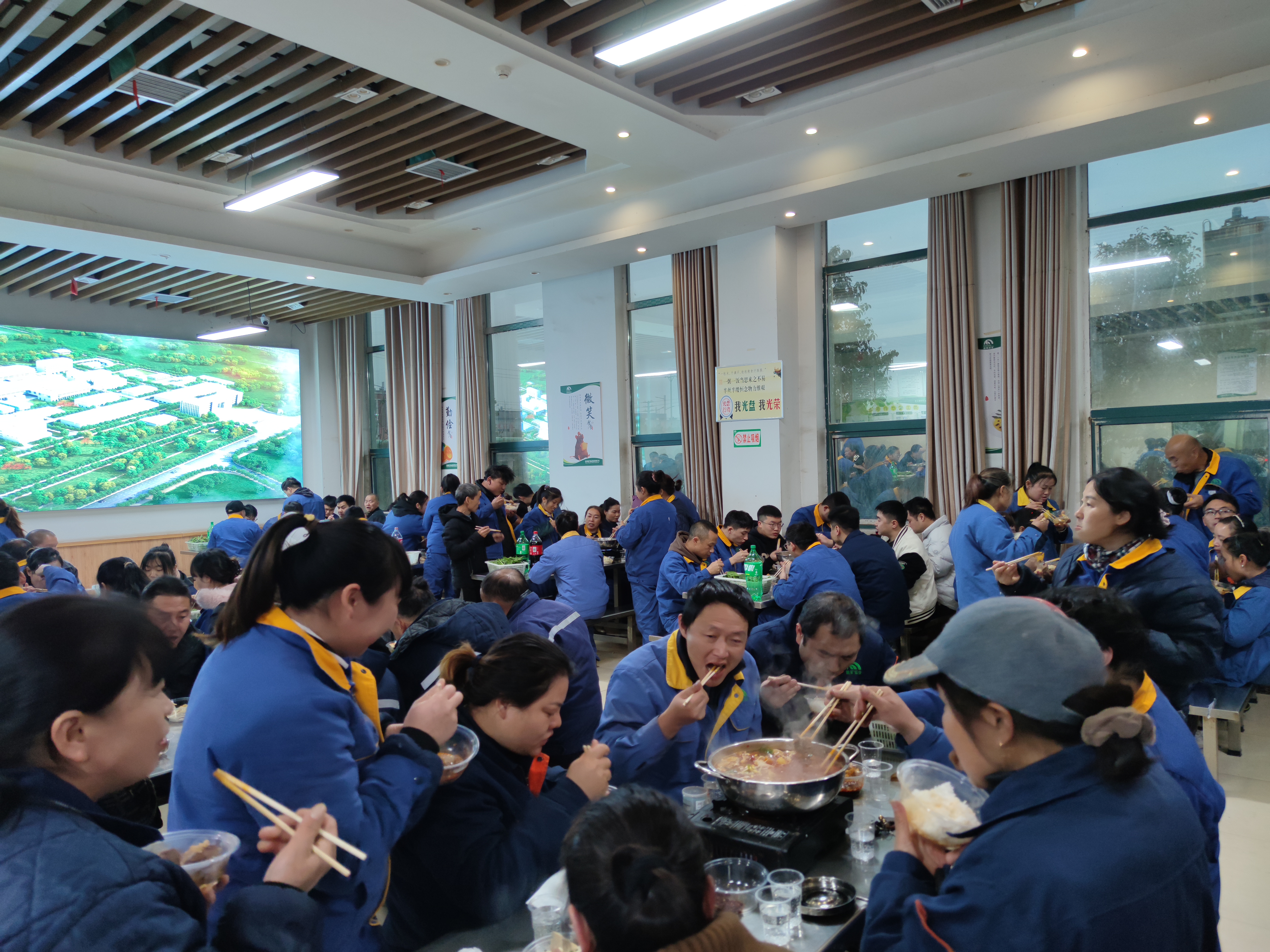 情暖冬至 共品民俗——能礦錳業開展“包餃子、吃羊肉”民俗活動