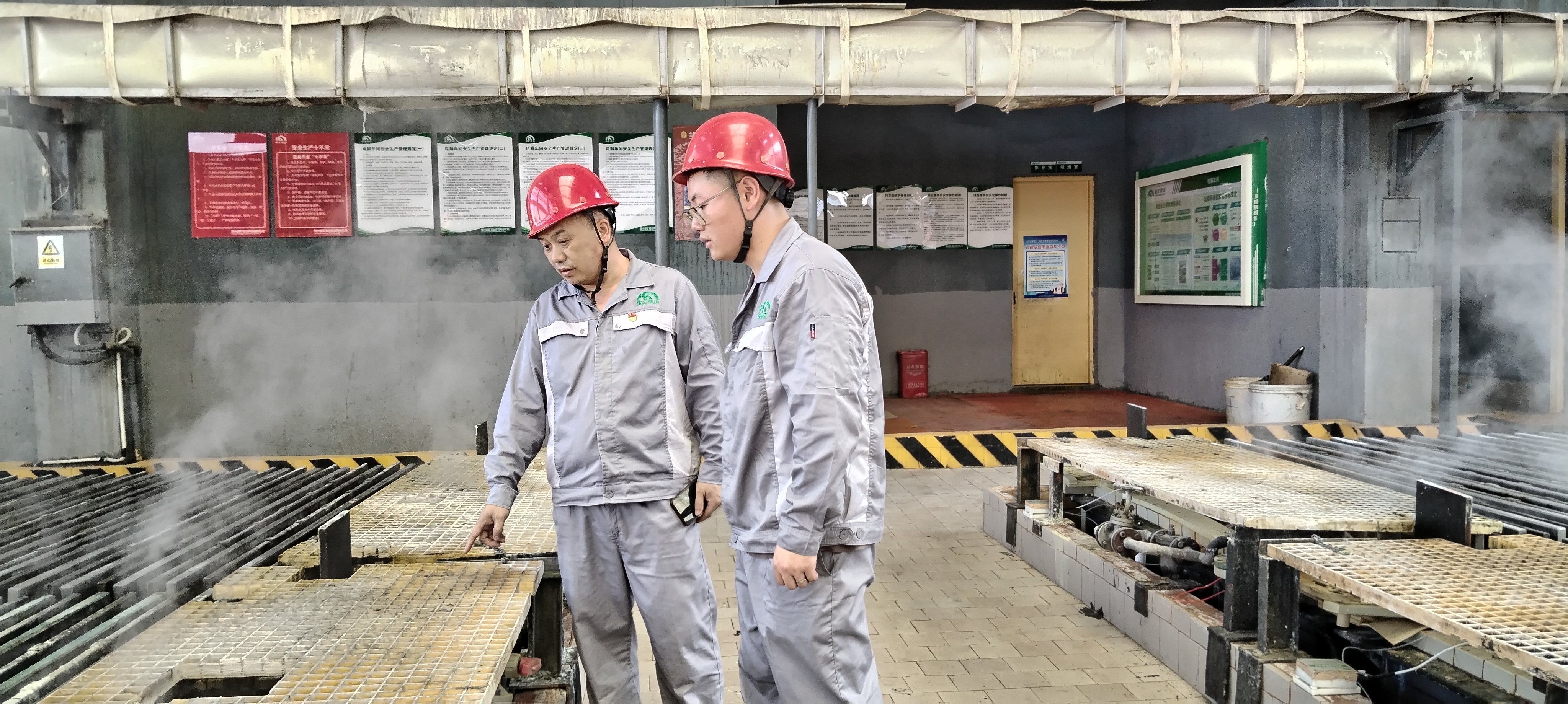 吳大拿的“摳門”與“大方”——記西南能礦集團(tuán)“模范黨員”吳玉明